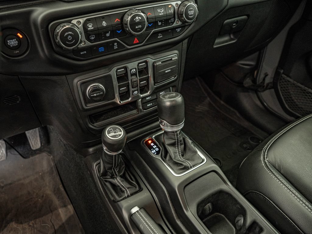 Used 2023 Jeep Wrangler Unlimited Sahara w/ Cold Weather Group AWD/4WD image 24