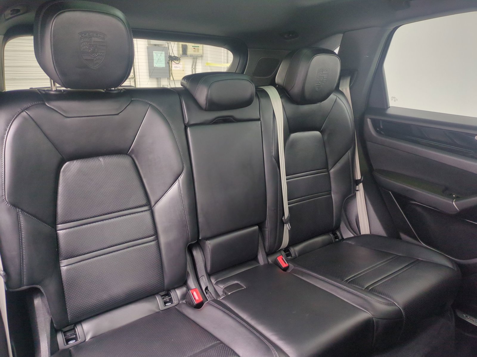 Certified 2022 Porsche Cayenne Platinum Edition AWD/4WD image 22