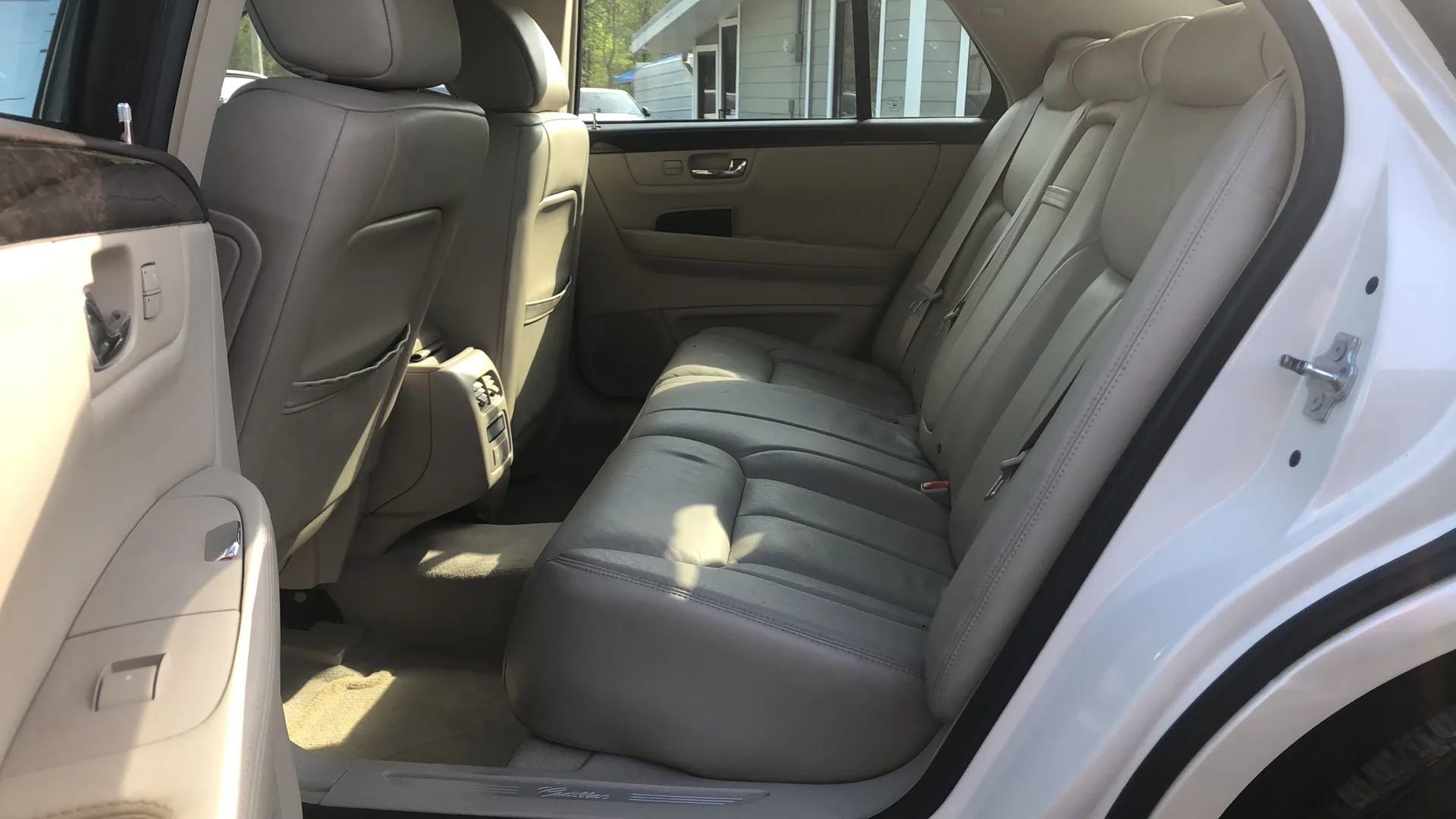Used 2008 Cadillac DTS image 17