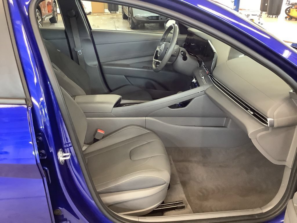 Certified 2023 Hyundai Elantra SEL w/ Convenience Package FWD image 19