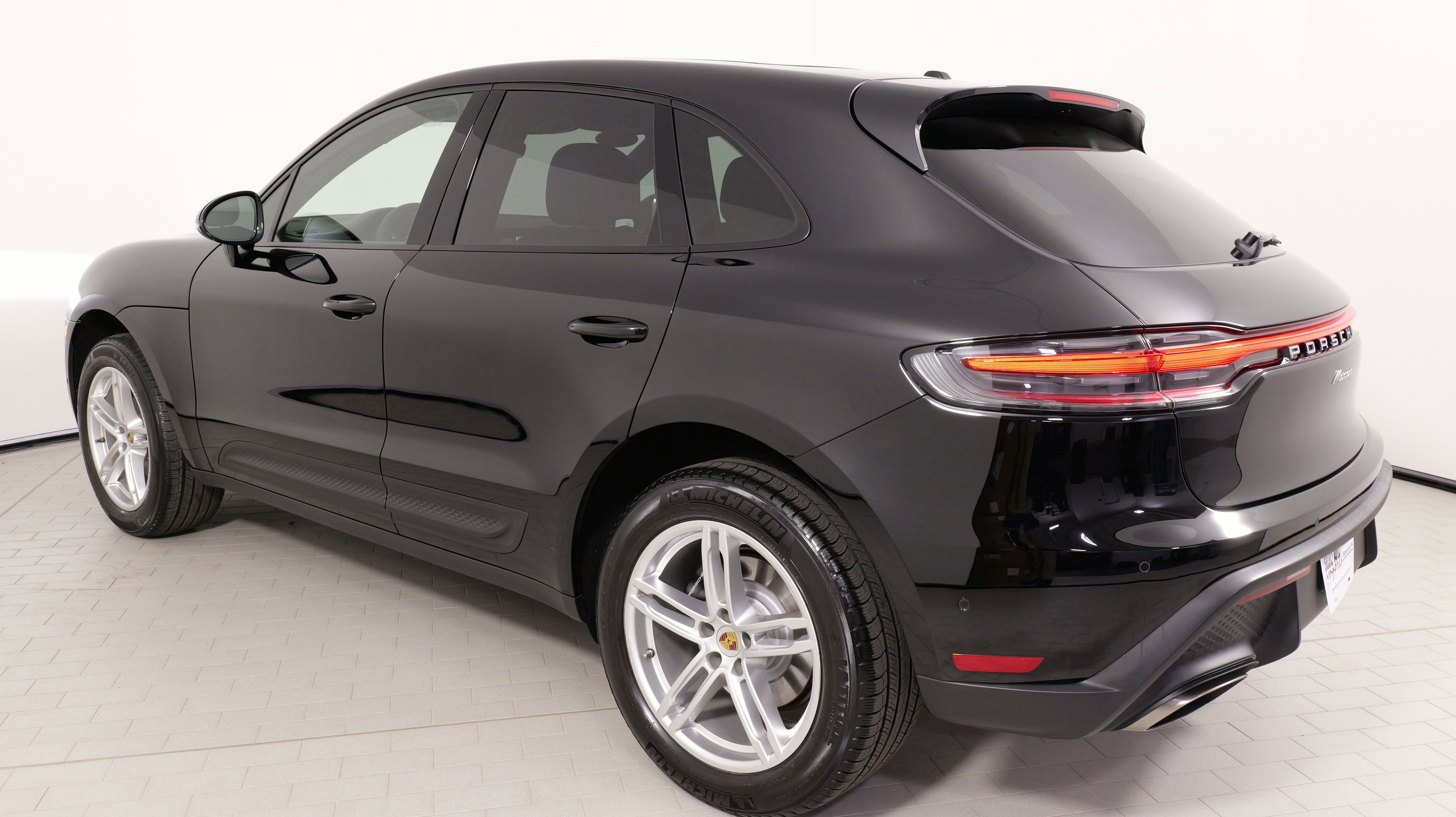 Used 2025 Porsche Macan image 16
