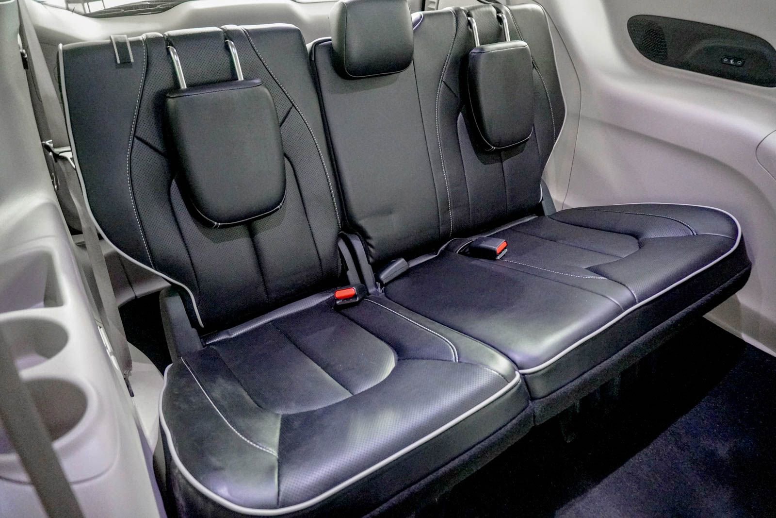 Used 2022 Chrysler Pacifica Limited image 35