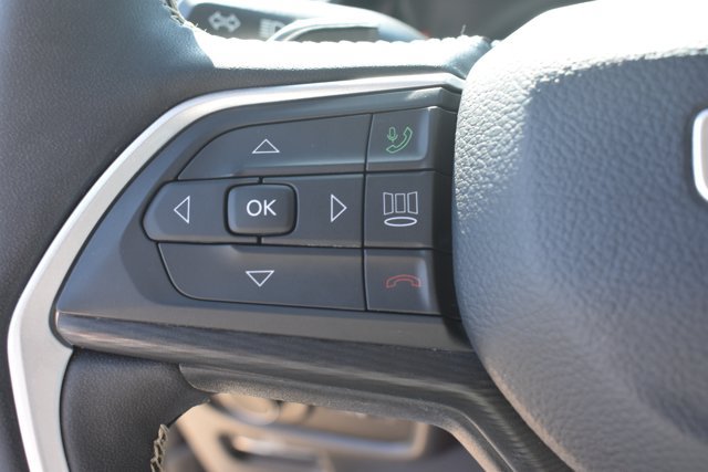 Used 2023 Jeep Grand Cherokee Laredo w/ Luxury Tech Group I RWD image 20