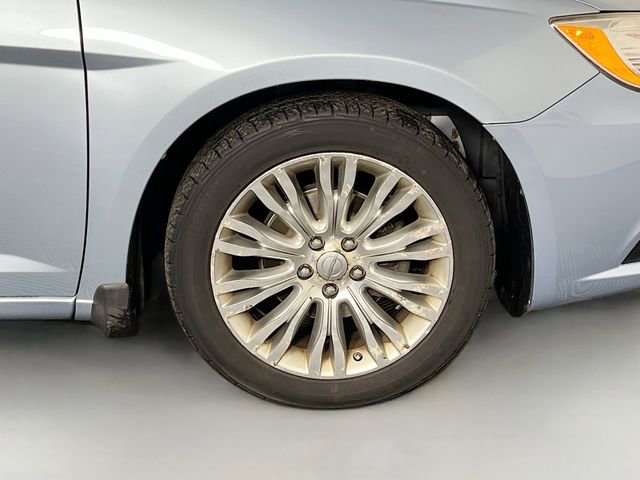 Used 2013 Chrysler 200 Limited image 33