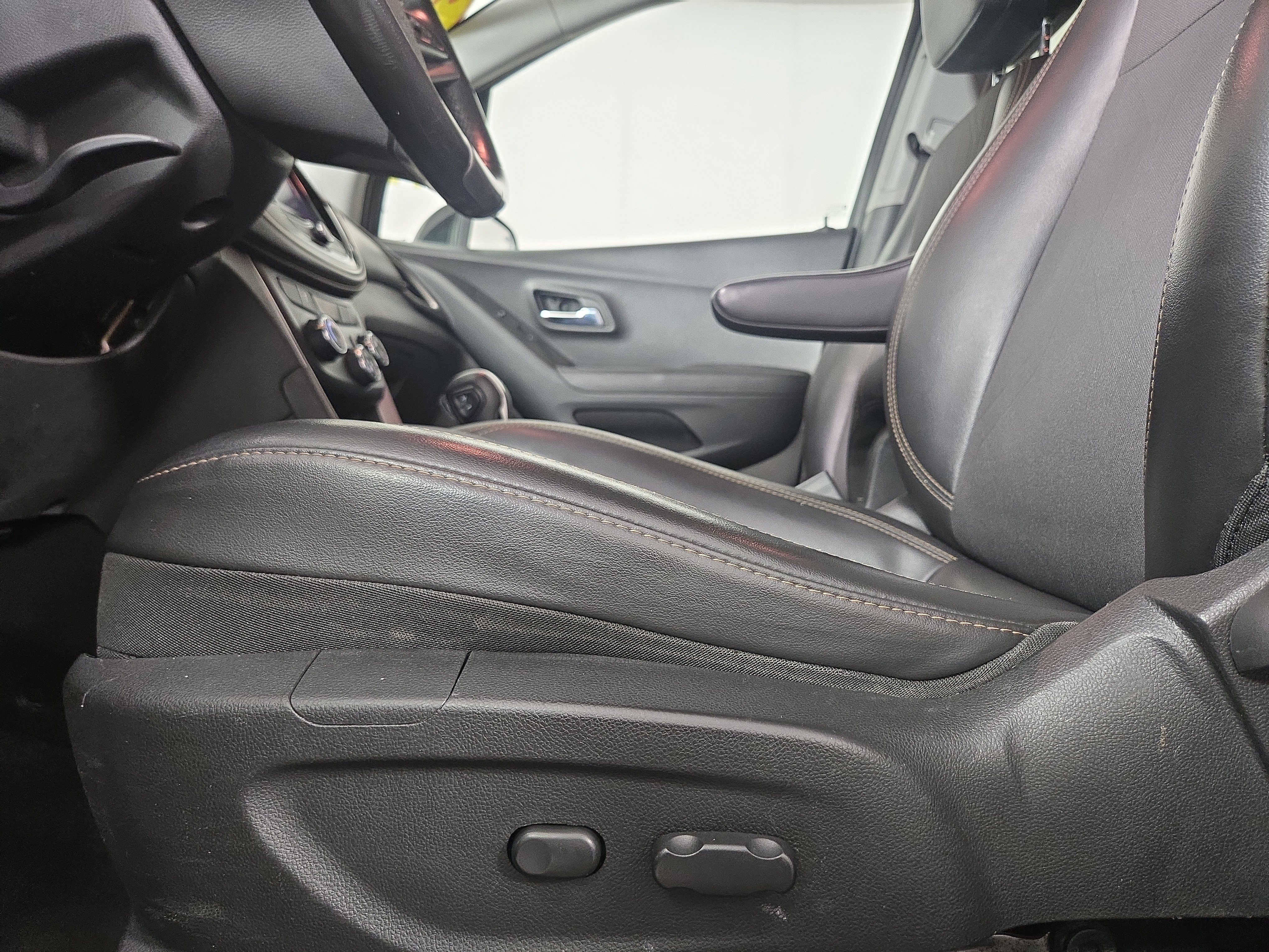 Used 2019 Chevrolet Trax LT w/ Driver Confidence Package image 27