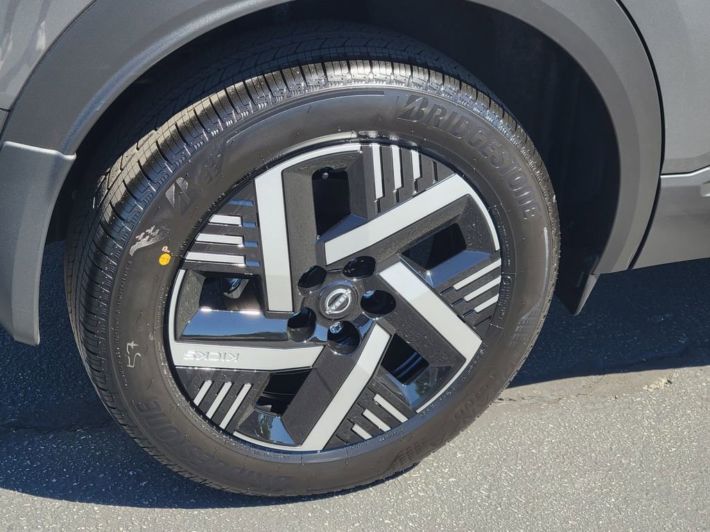 New 2026 Nissan Kicks SV w/ SV Premium Package image 3