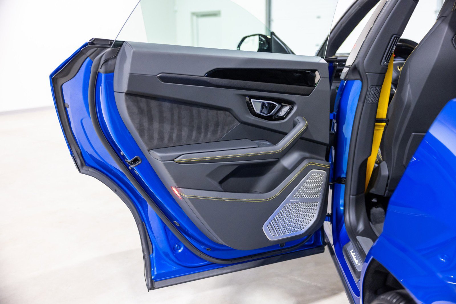 Used 2022 Lamborghini Urus image 30