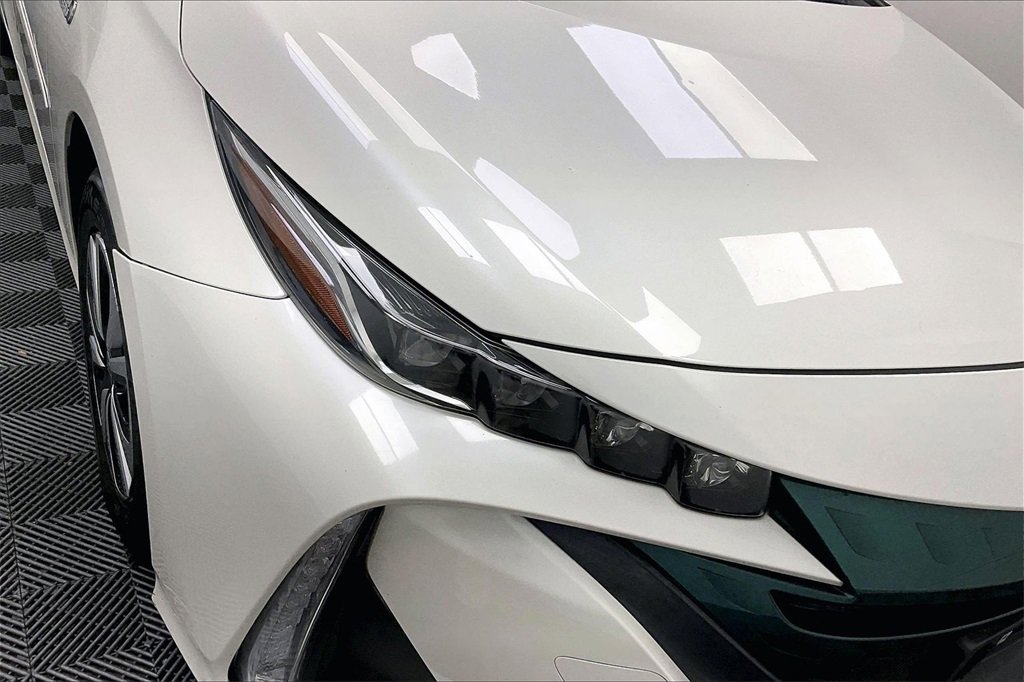 Used 2017 Toyota Prius Prime Plus image 23