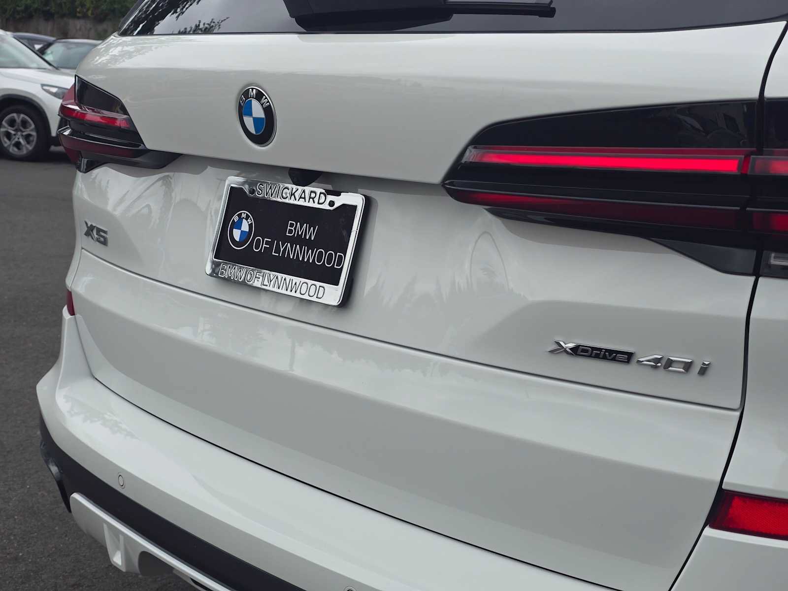 Used 2024 BMW X5 xDrive40i w/ M Sport Package AWD/4WD image 13