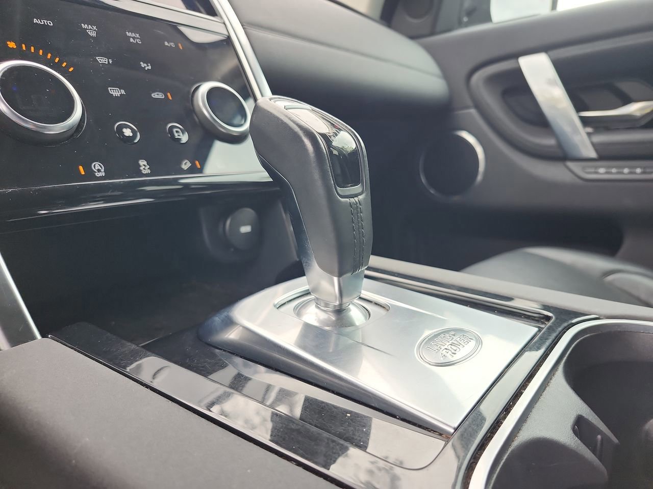 Used 2020 Land Rover Discovery Sport SE AWD/4WD image 13