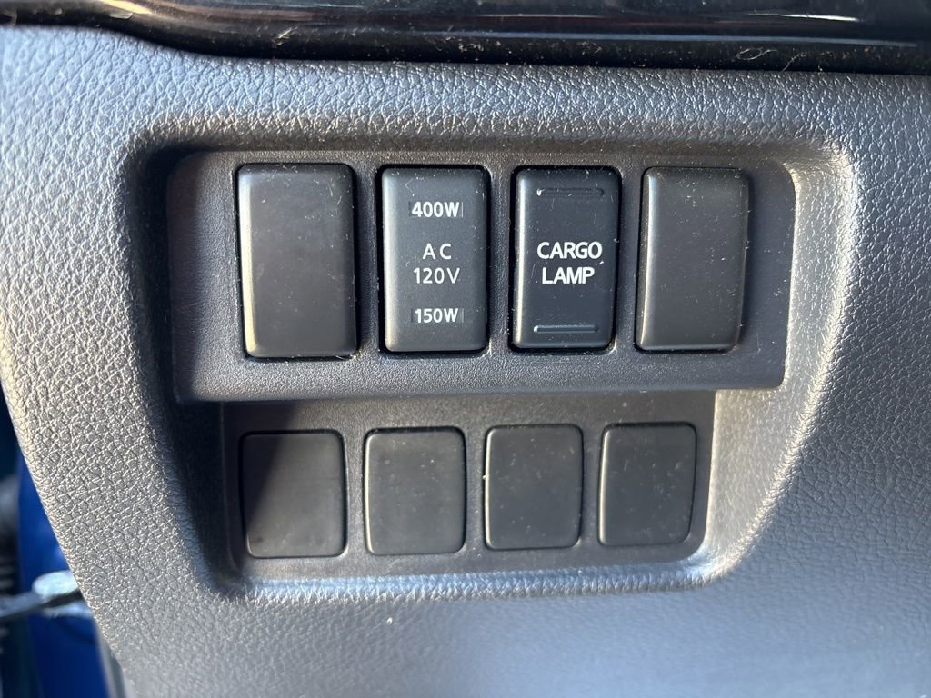 Used 2019 Nissan Titan SV w/ SV Convenience Package AWD/4WD image 18