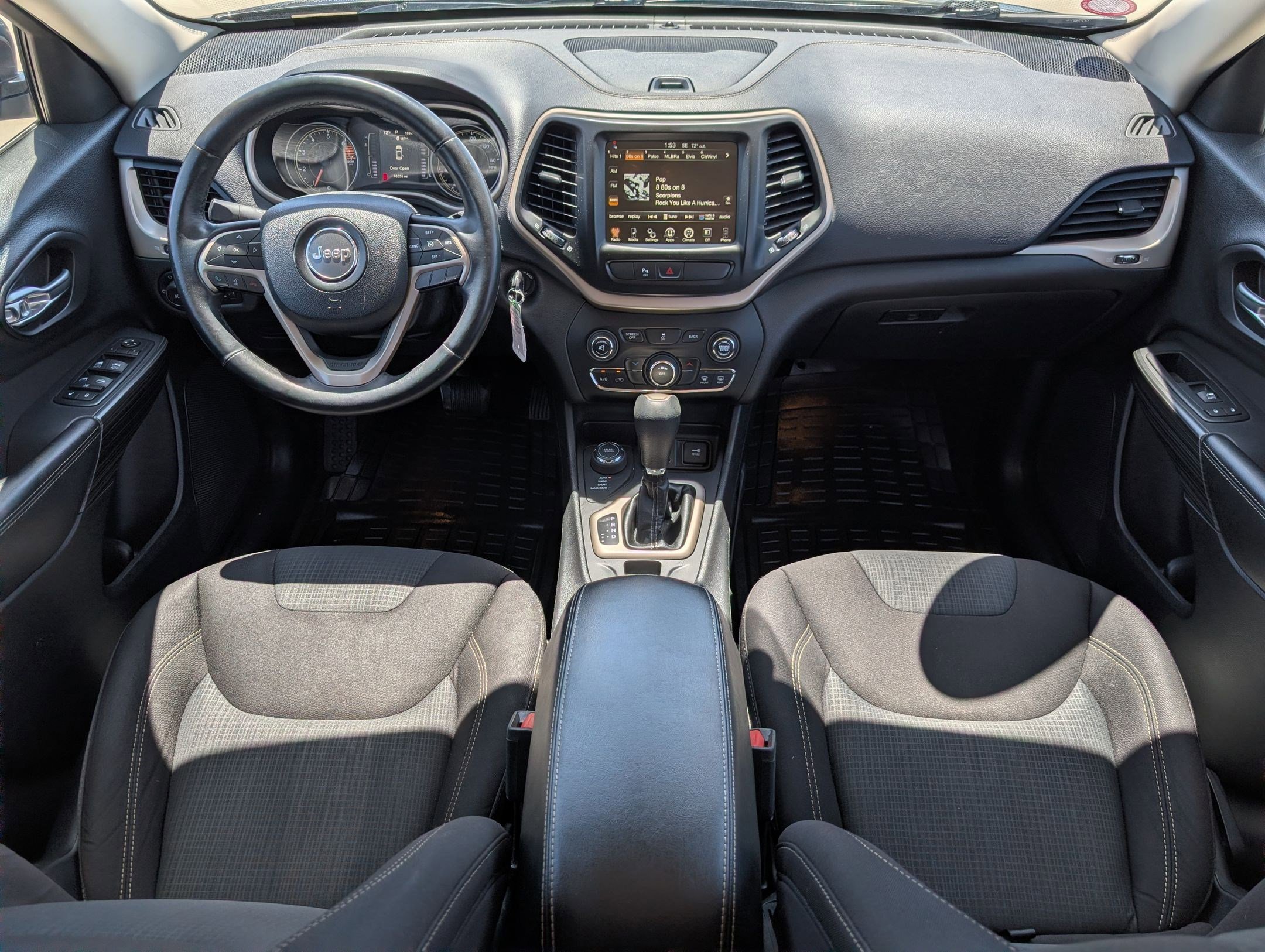 Used 2017 Jeep Cherokee Latitude w/ Safety/Convenience Group AWD/4WD image 25
