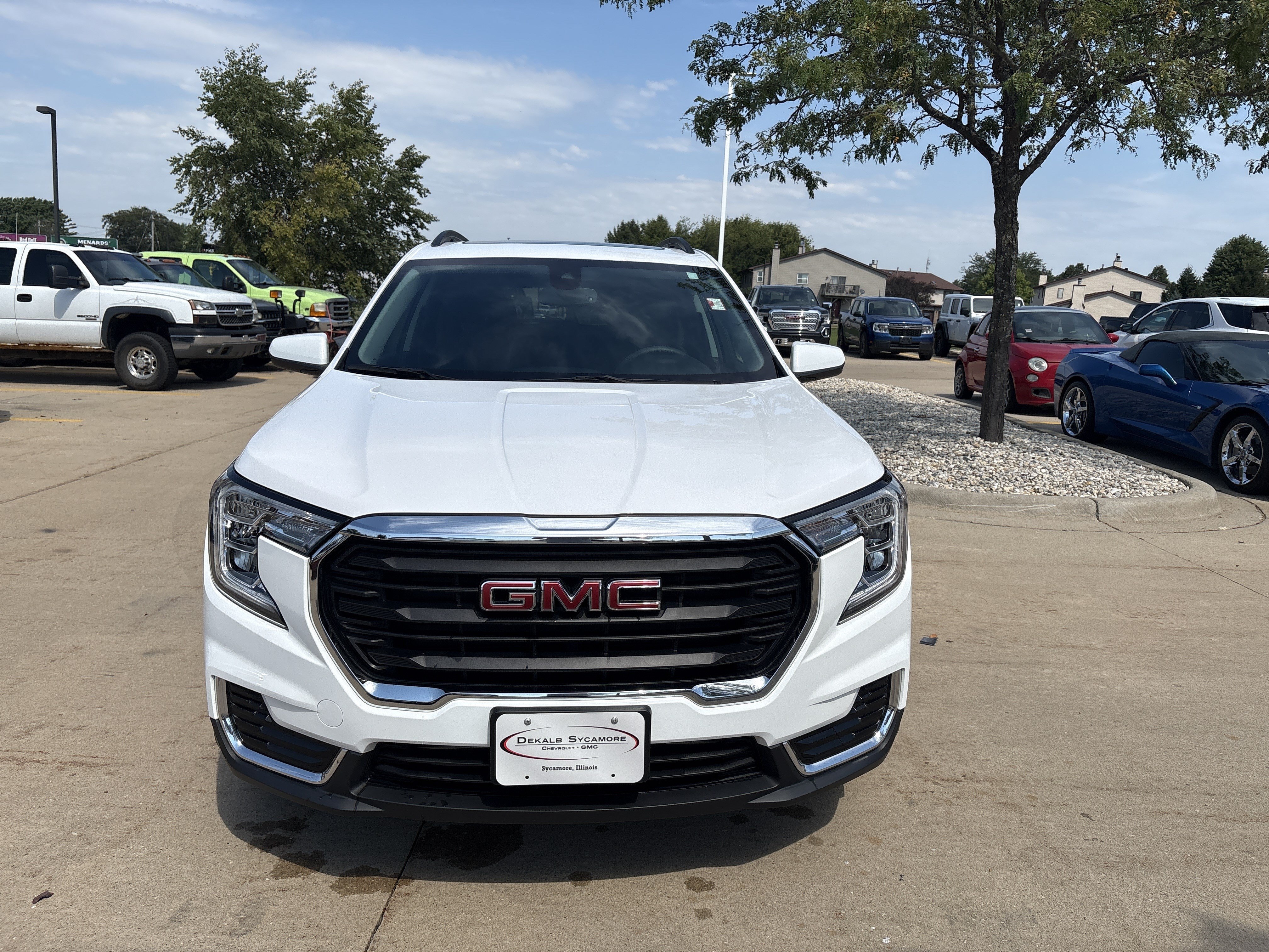 Used 2022 GMC Terrain SLE w/ Driver Convenience Package FWD image 8
