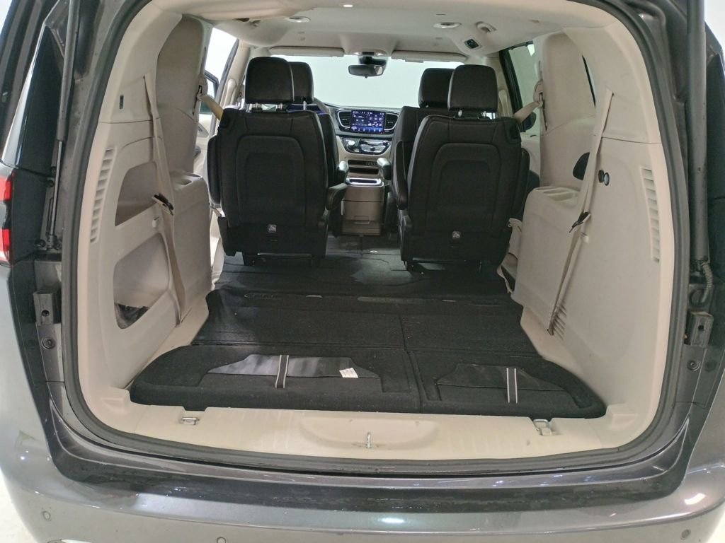 Used 2023 Chrysler Pacifica Touring-L image 26
