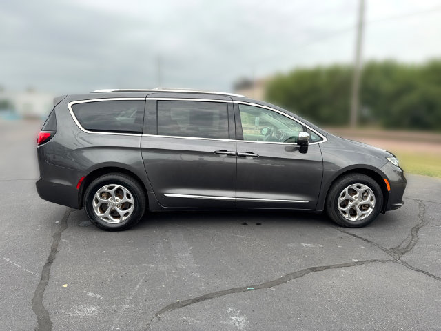 Used 2021 Chrysler Pacifica Limited w/ Premium & Safety Sphere Group AWD/4WD image 6