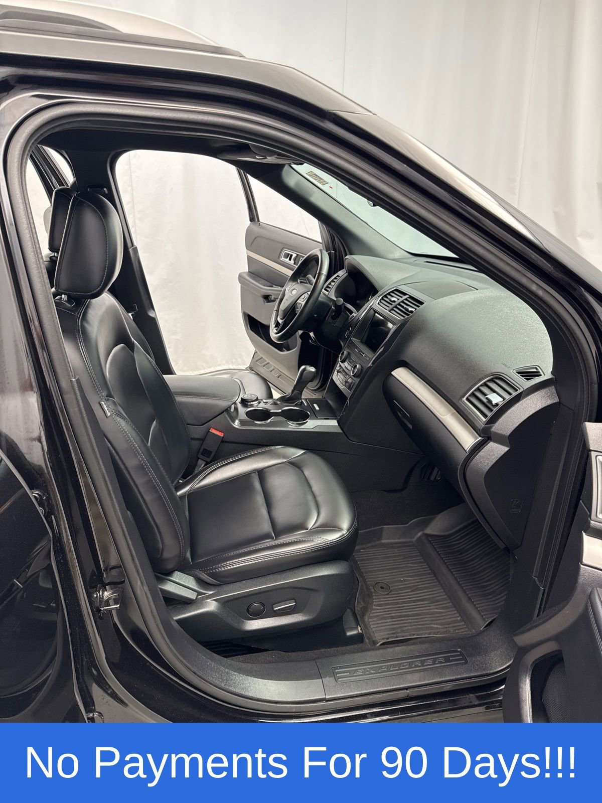 Used 2019 Ford Explorer XLT w/ Equipment Group 202A AWD/4WD image 23