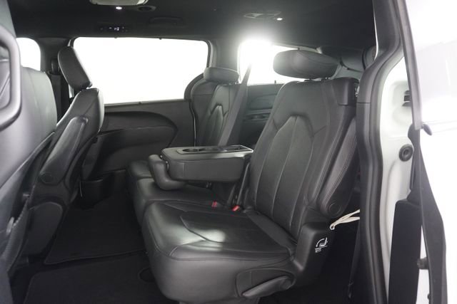 Used 2020 Chrysler Pacifica Touring-L image 34