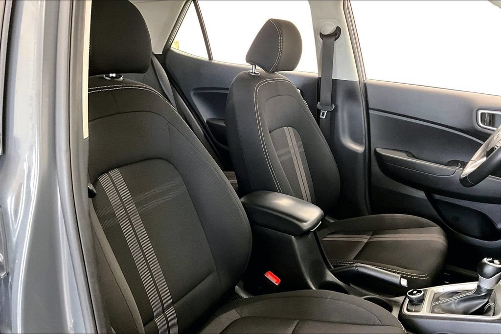 Used 2025 Hyundai Venue SEL FWD image 7