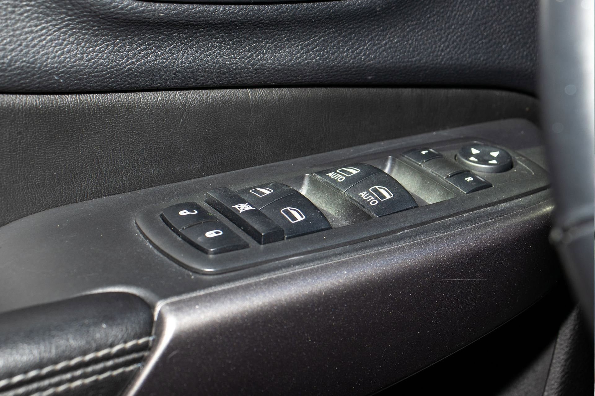 Used 2019 Jeep Cherokee Latitude Plus w/ Comfort/Convenience Group image 28