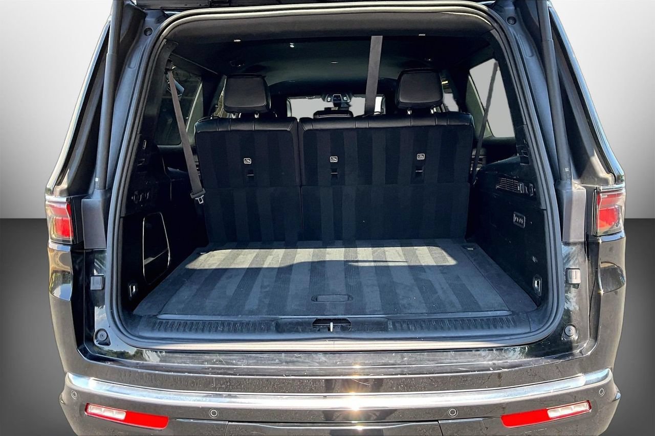 Certified 2024 Jeep Wagoneer L Series II w/ Flexible Seating Group AWD/4WD image 24
