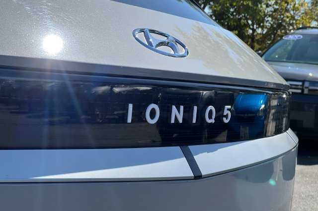 Used 2024 Hyundai Ioniq 5 SEL RWD image 34