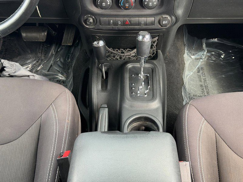 Used 2015 Jeep Wrangler Unlimited Sahara w/ Connectivity Group image 14