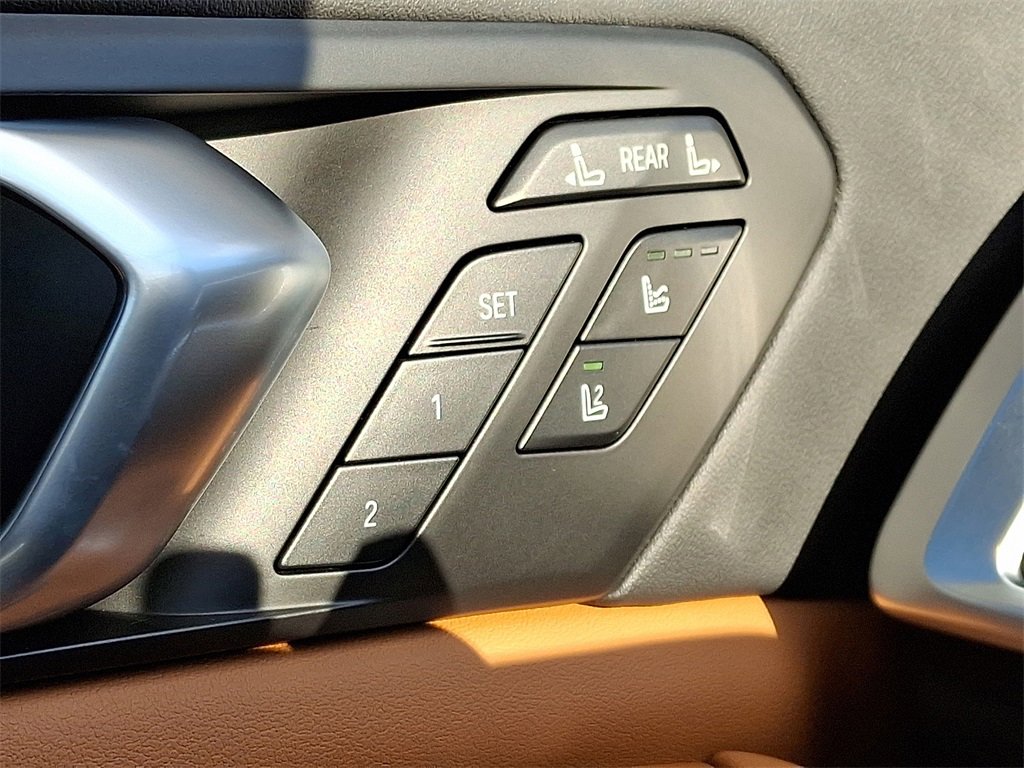 Certified 2024 BMW X7 xDrive40i w/ Executive Package image 27