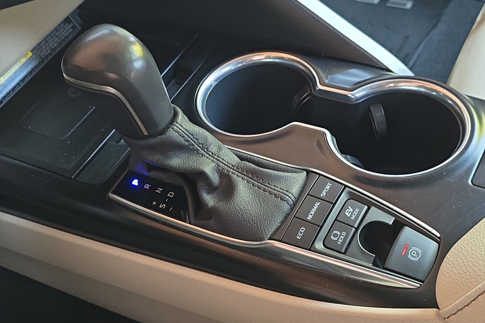 Used 2020 Toyota Camry XLE image 22