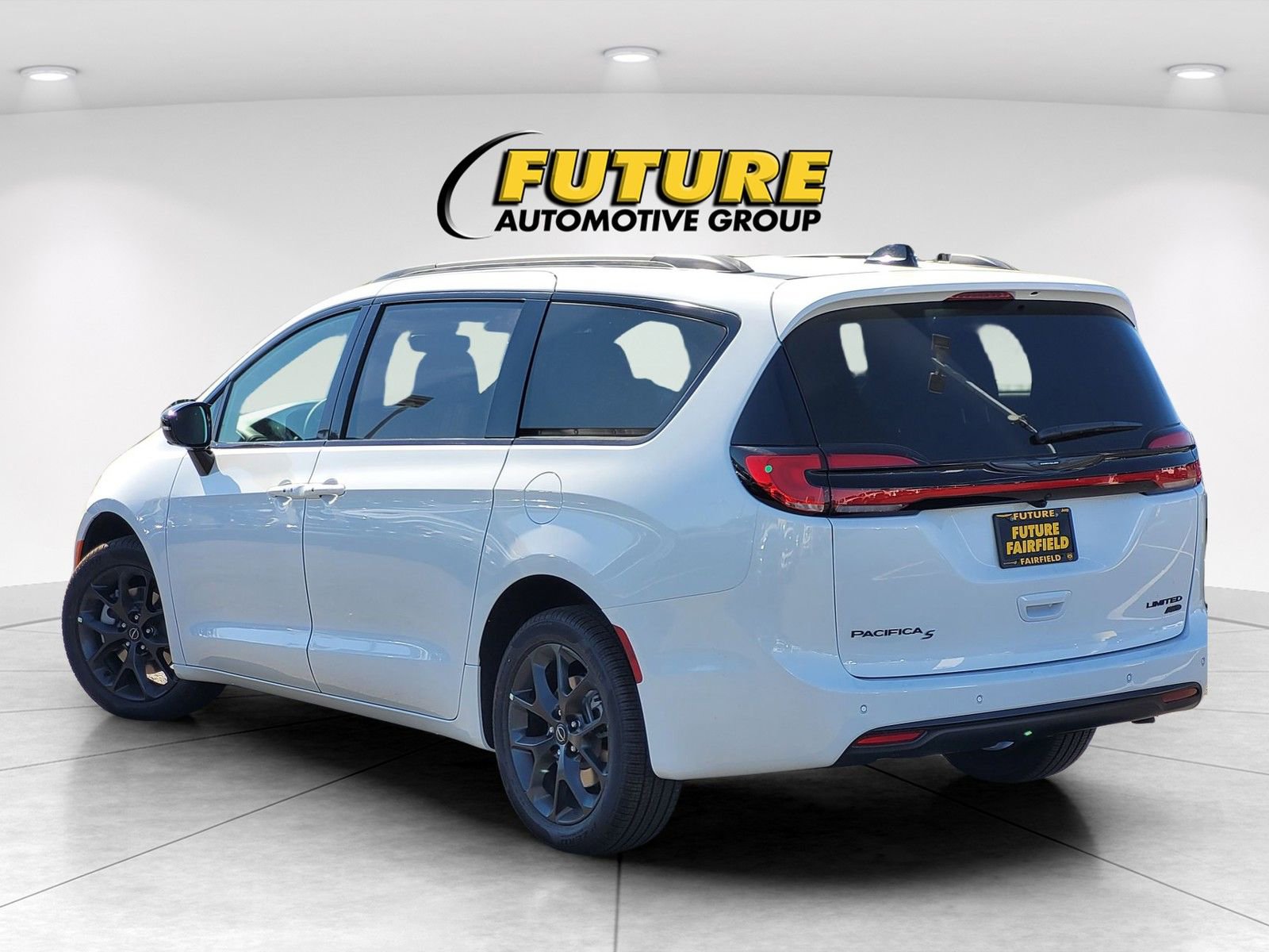New 2026 Chrysler Pacifica Limited w/ S Appearance Package image 6