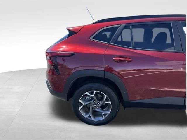 Used 2024 Chevrolet Trax LT w/ Driver Confidence Package image 4