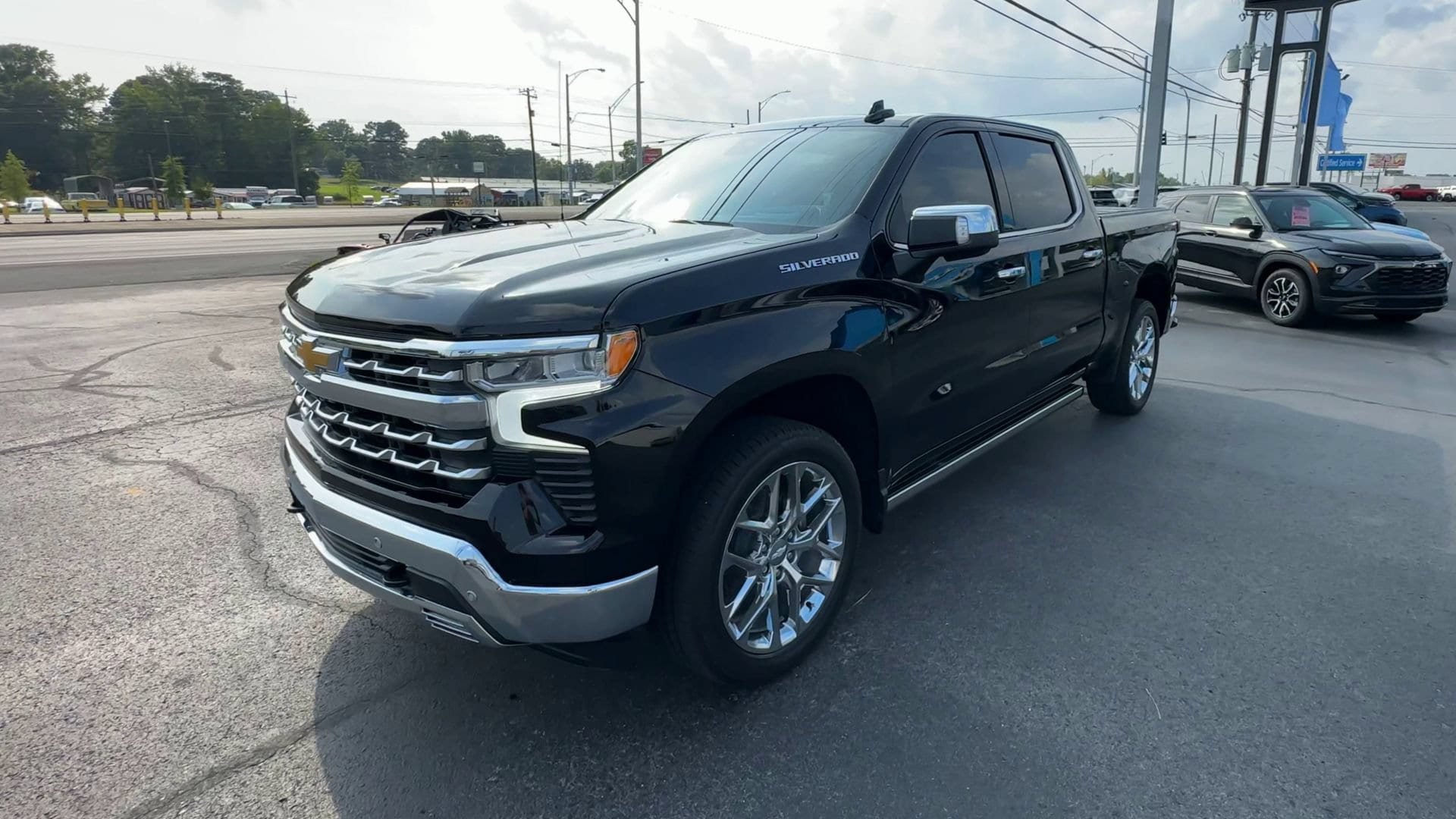 Certified 2024 Chevrolet Silverado 1500 LTZ w/ LTZ Premium Package AWD/4WD image 4