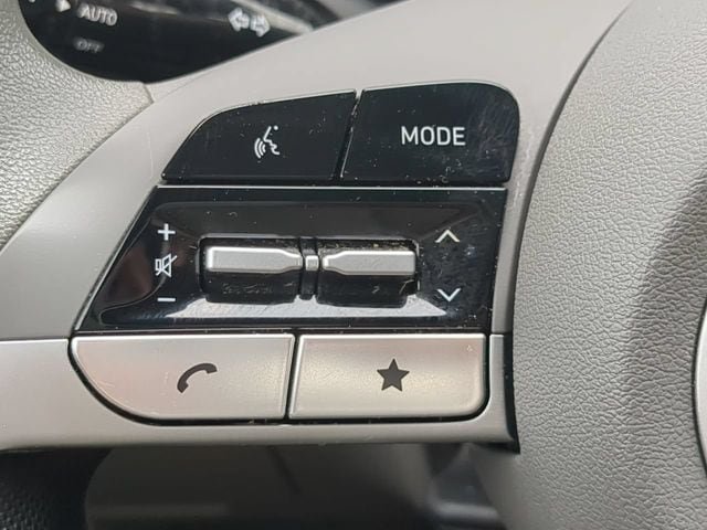 Used 2024 Hyundai Elantra SEL FWD image 22