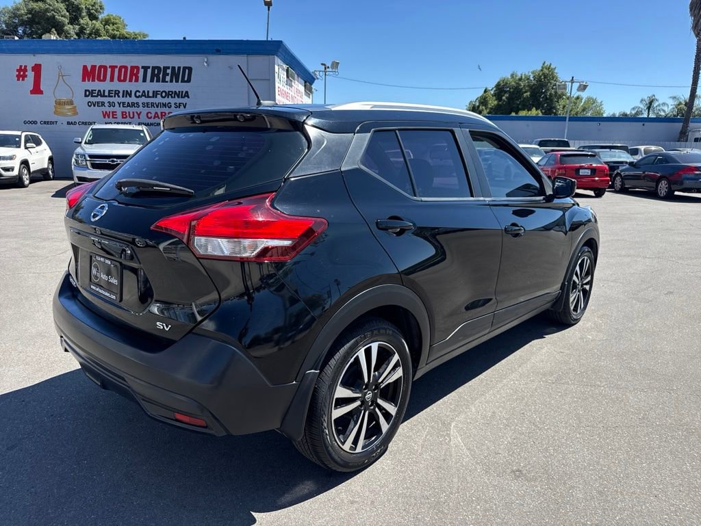 Used 2019 Nissan Kicks SV FWD image 4