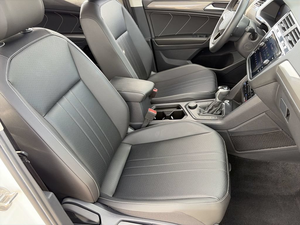 Used 2022 Volkswagen Tiguan SE AWD/4WD image 25