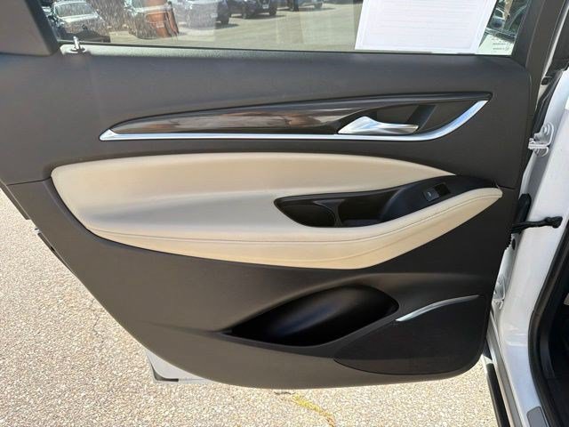 Used 2018 Buick Enclave Essence AWD/4WD image 13