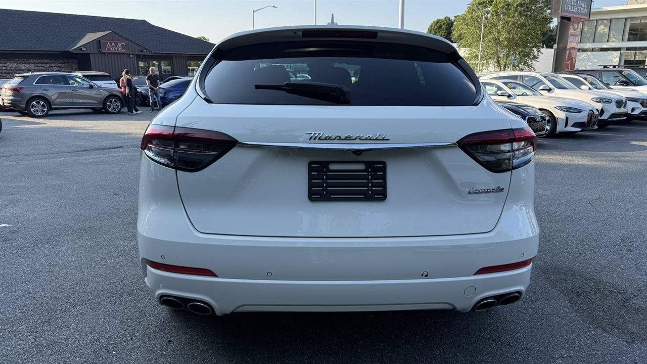Used 2023 Maserati Levante GT AWD/4WD image 15