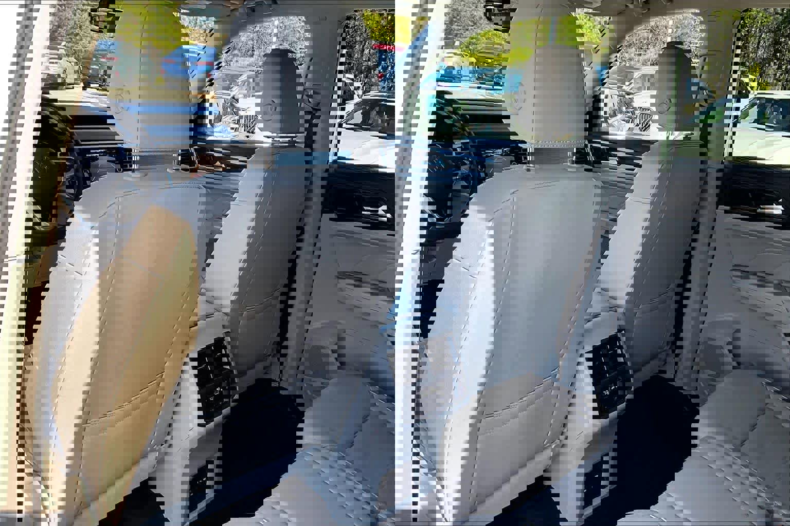 Used 2022 Volkswagen Atlas SE w/ Black Wheel Package image 23