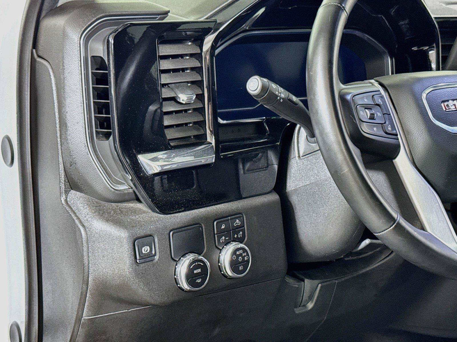 Certified 2025 GMC Sierra 1500 SLT RWD image 8
