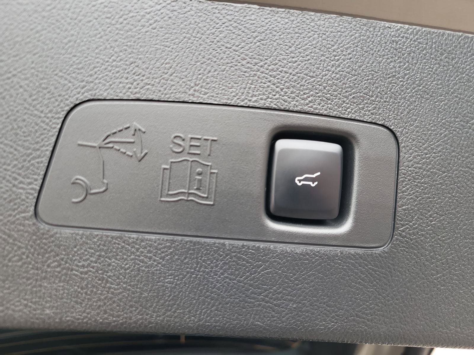 Used 2025 Lincoln Corsair Grand Touring w/ Towing Package image 23