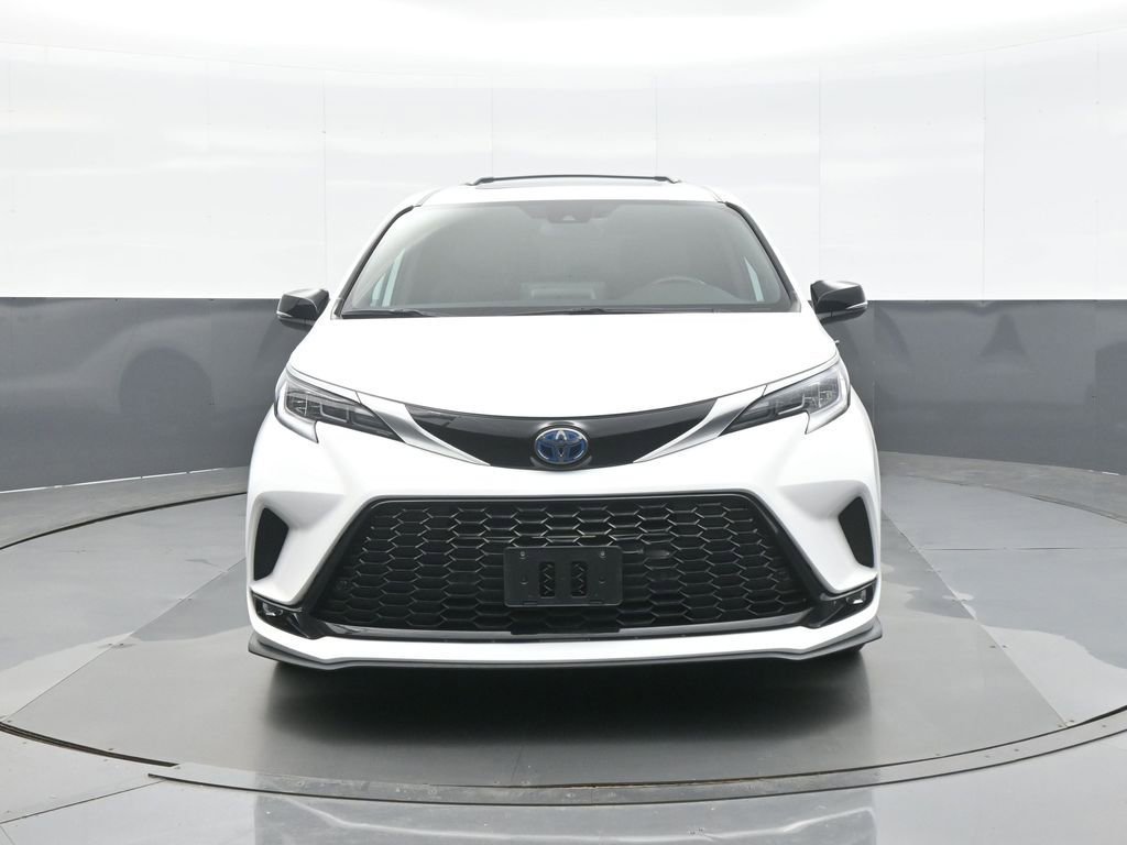 Certified 2024 Toyota Sienna XSE w/ XSE Premium Package image 3