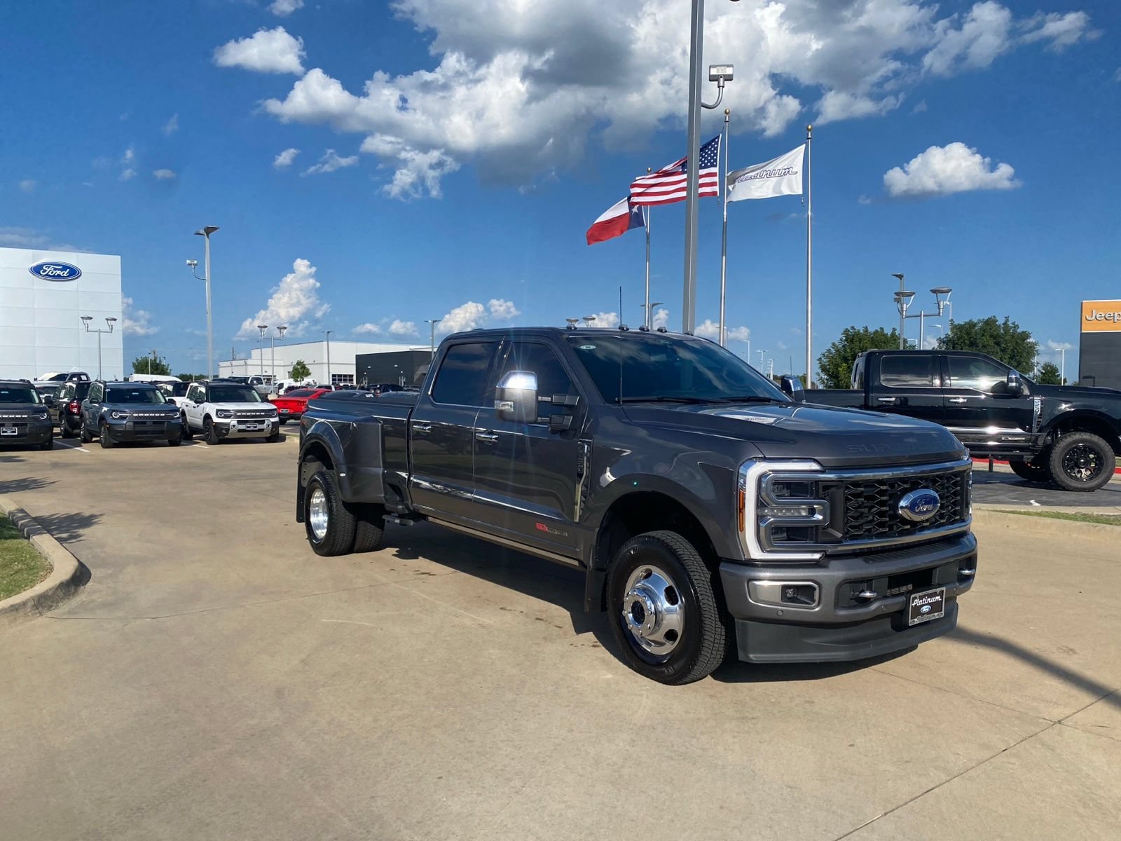 Used 2024 Ford F350 Platinum w/ FX4 Off-Road Package AWD/4WD image 8