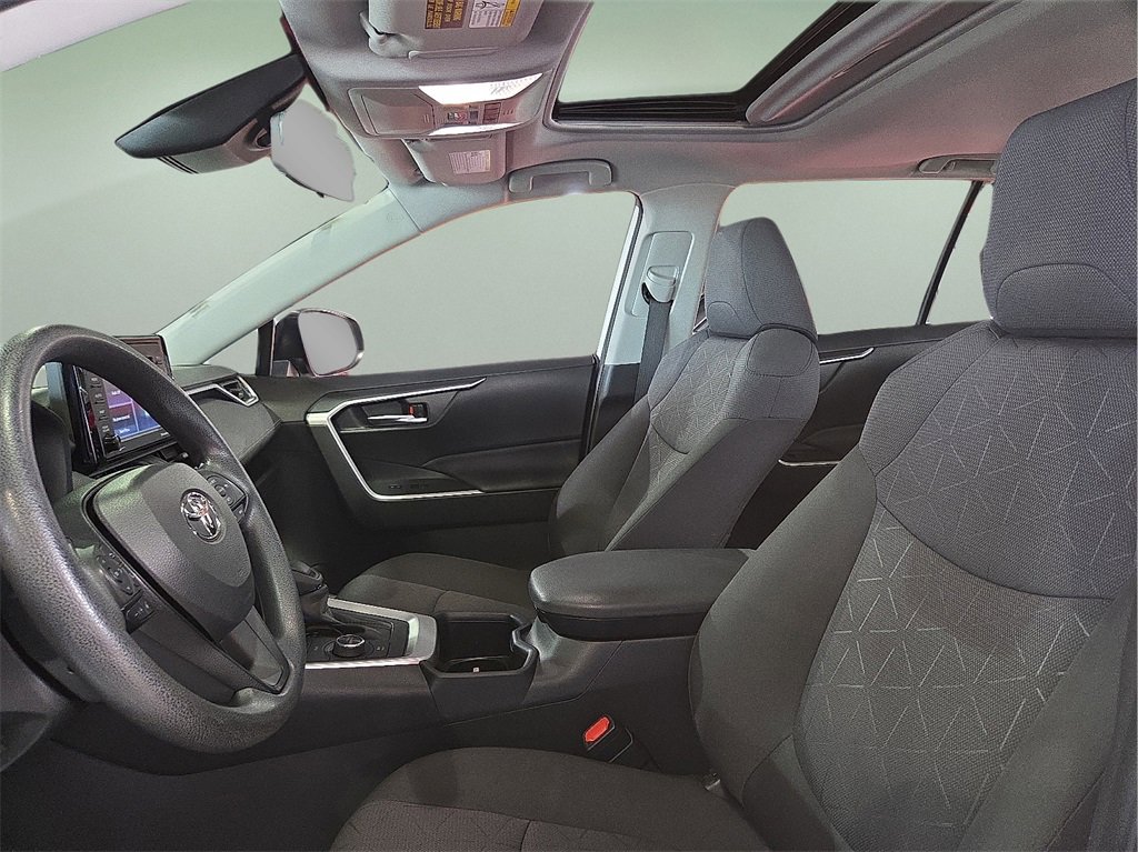 Used 2022 Toyota RAV4 XLE image 17