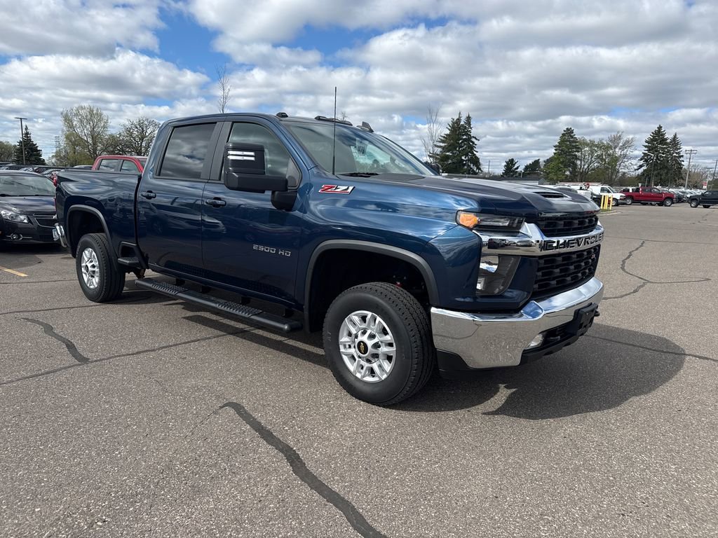 Used 2022 Chevrolet Silverado 2500 LT w/ Convenience Package AWD/4WD image 4