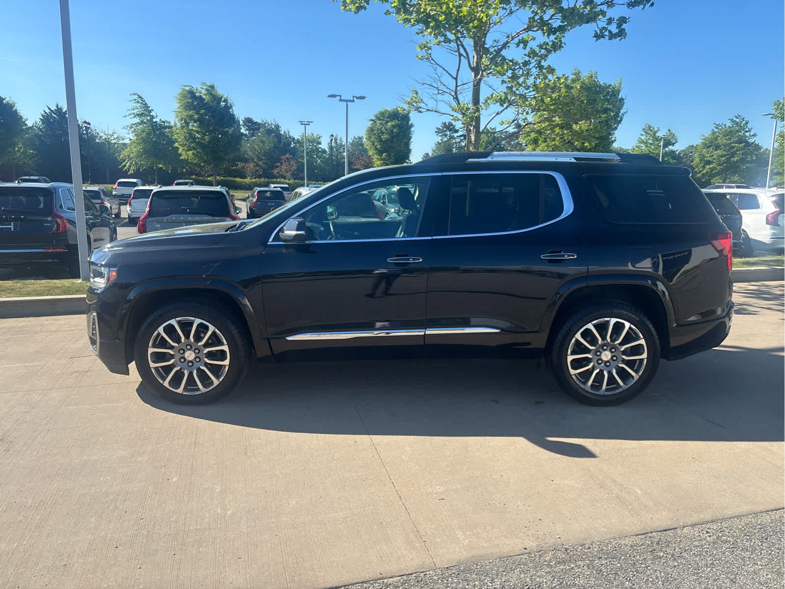 Used 2021 GMC Acadia Denali w/ Denali Ultimate Package AWD/4WD image 28