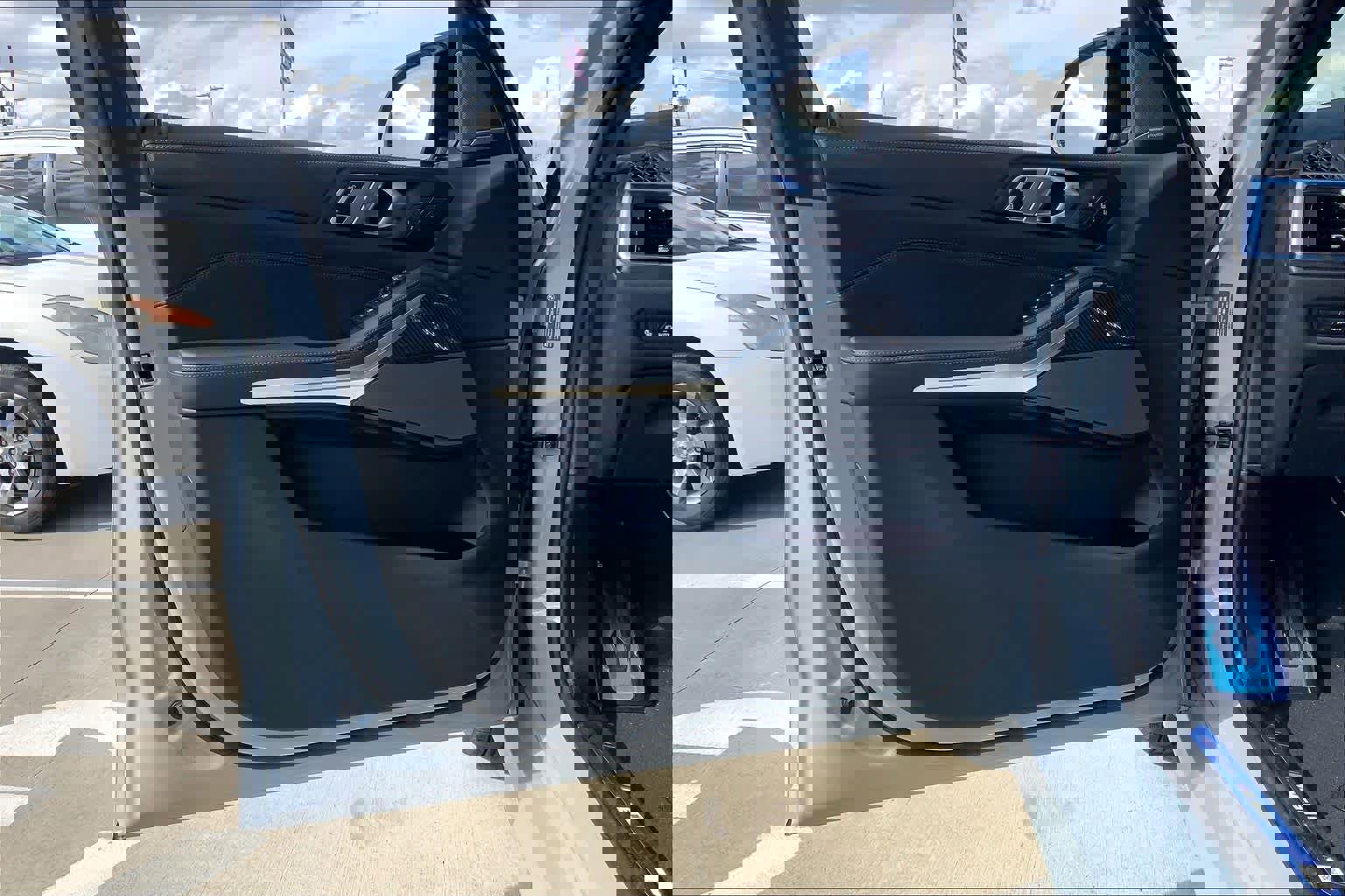 Used 2026 BMW X5 M60i image 10