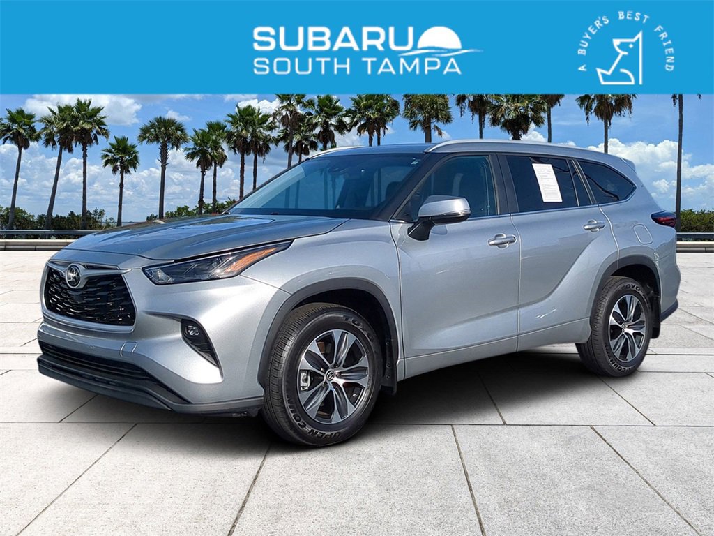Used 2024 Toyota Highlander XLE