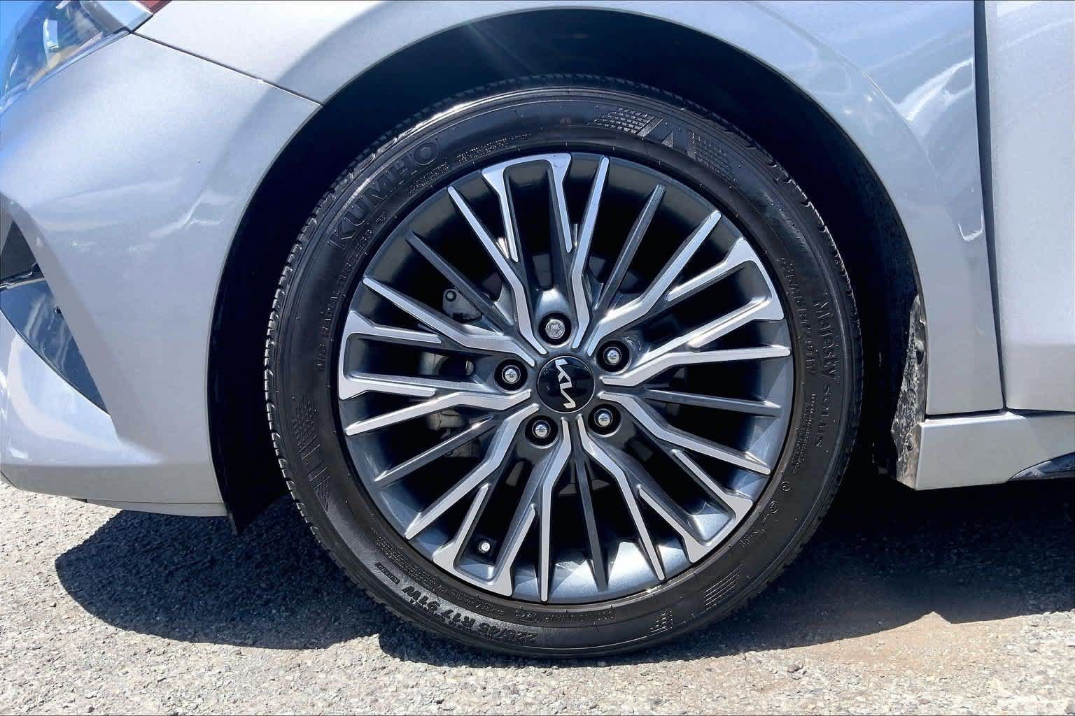 Used 2023 Kia Forte GT-Line w/ GT-Line Premium Package FWD image 8