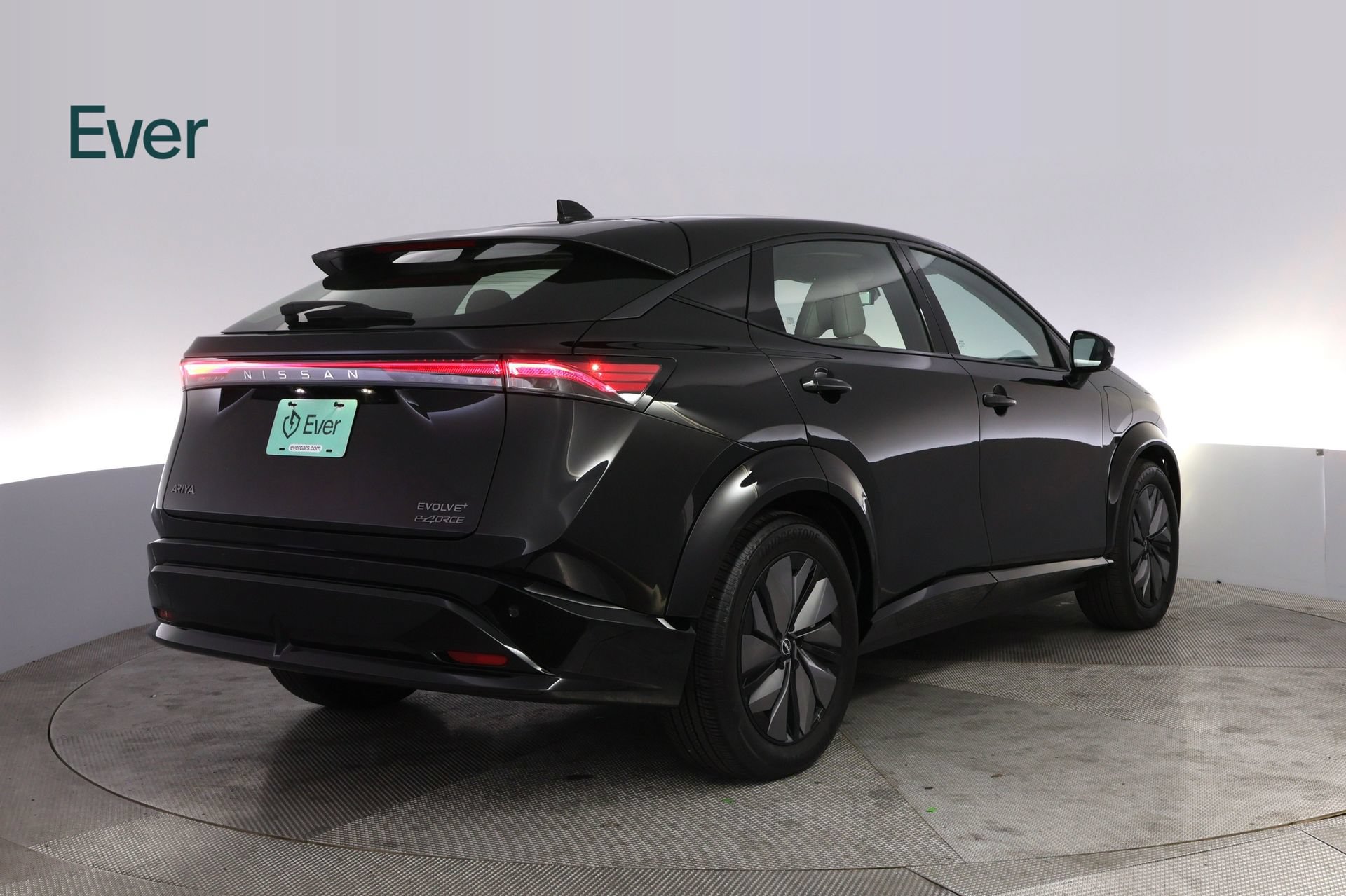 Used 2024 Nissan Ariya AWD image 3