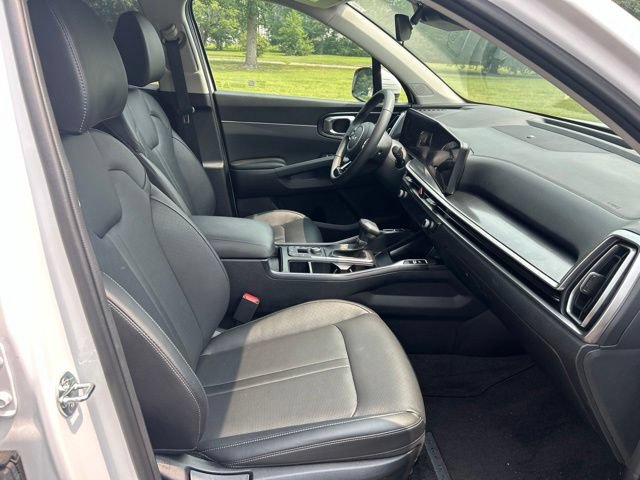 Certified 2025 Kia Sorento S w/ Panoramic Sunroof Package AWD/4WD image 26