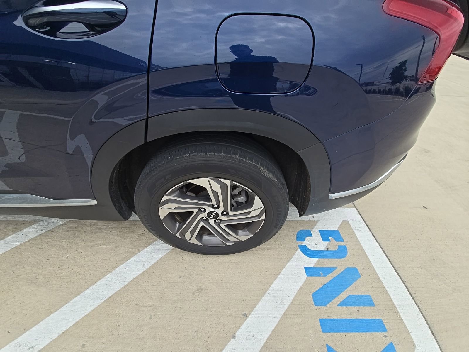 Used 2023 Hyundai Santa Fe SEL w/ Premium Package FWD image 8